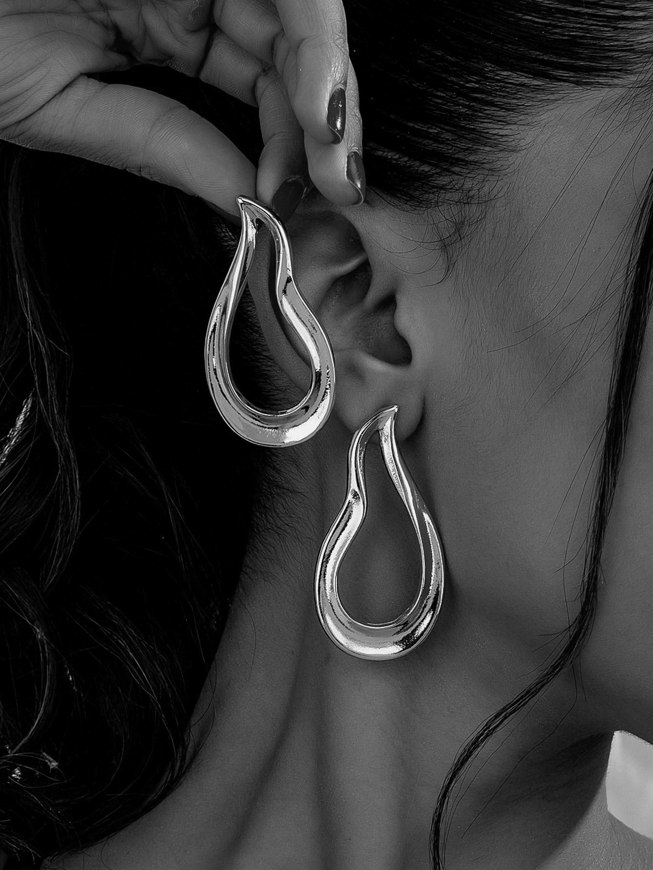 1Pair Asymmetrical Statement Earrings, European and American Style, Versatile Design